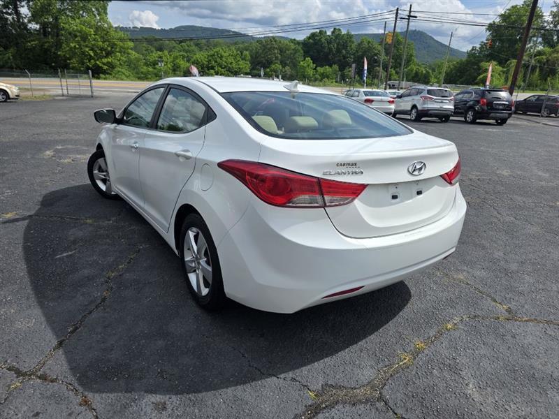 Hyundai Elantra GLS M/T 2013