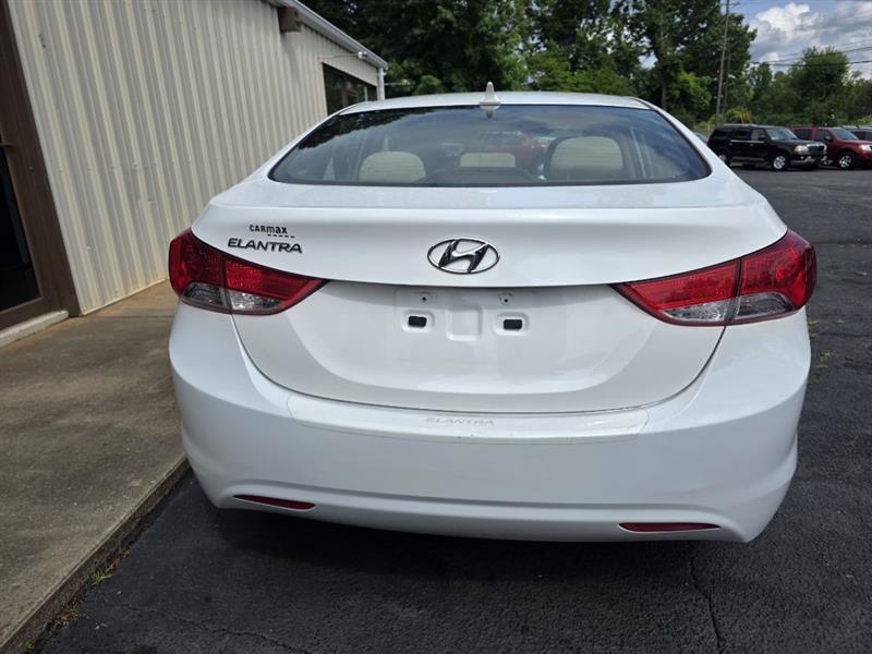 Hyundai Elantra GLS M/T 2013