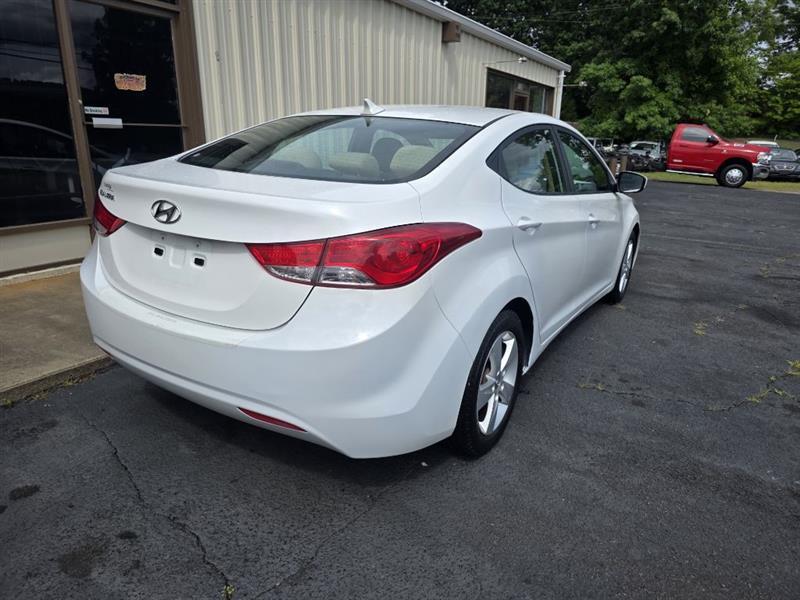 Hyundai Elantra GLS M/T 2013