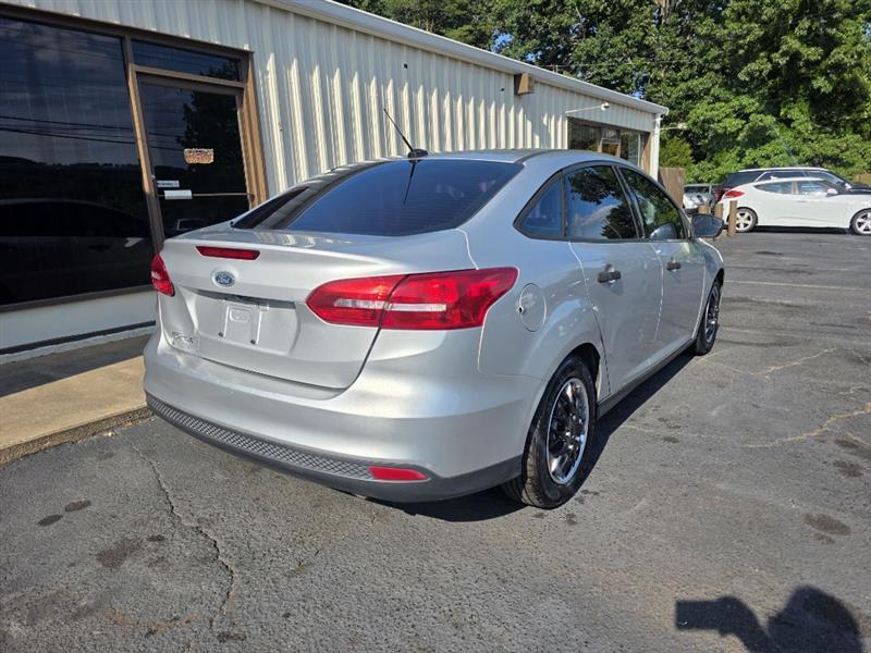 Ford Focus S Sedan 2016