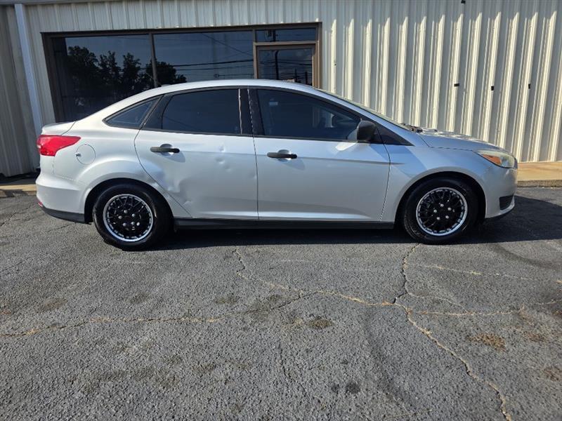 Ford Focus S Sedan 2016