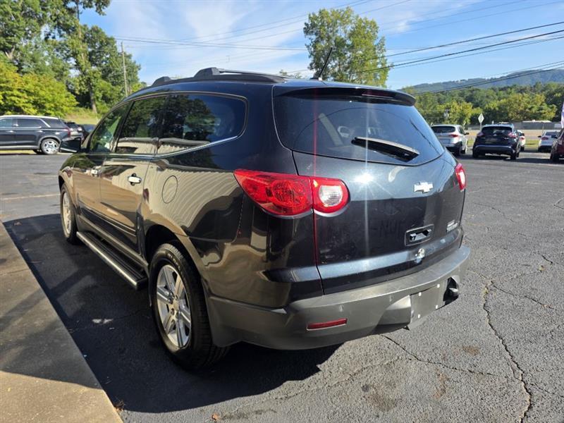 Chevrolet Traverse 2LT FWD 2012