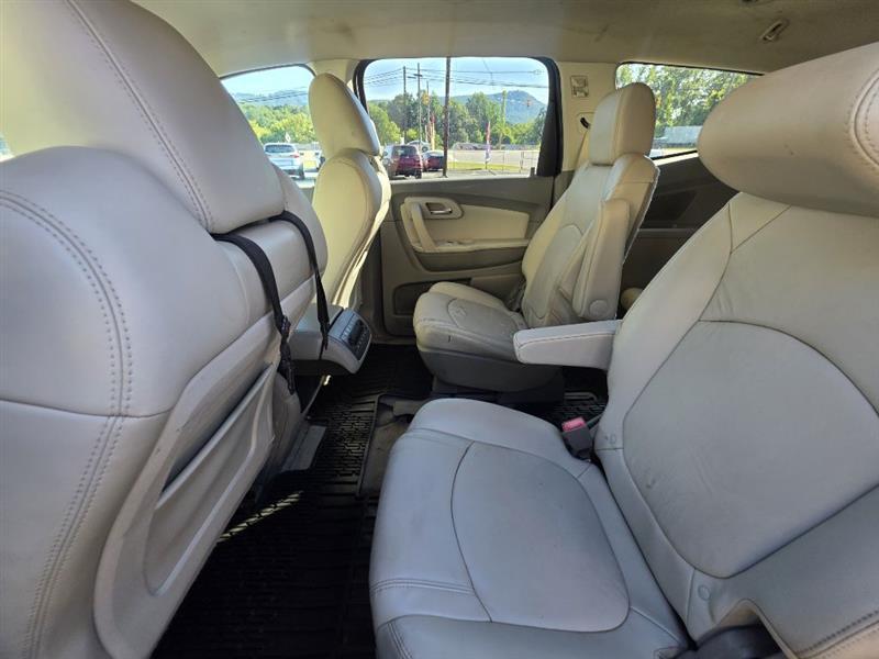 Chevrolet Traverse 2LT FWD 2012