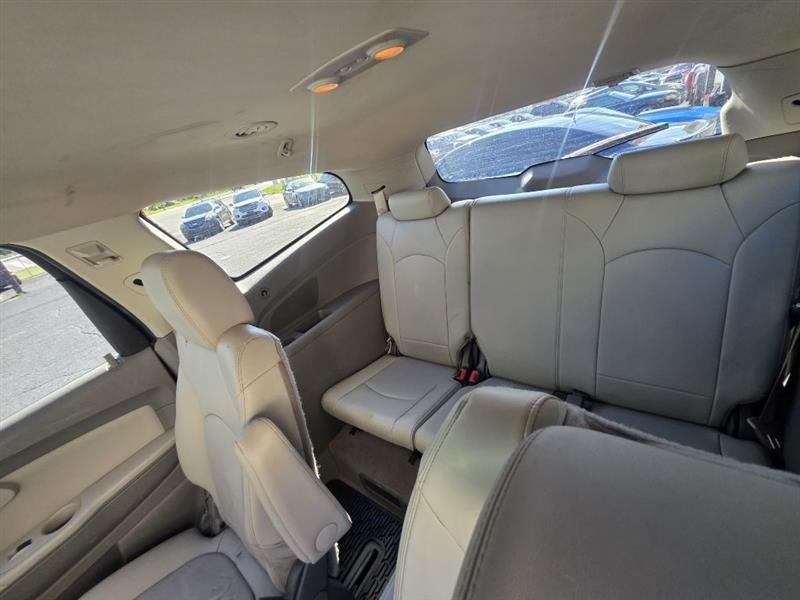 Chevrolet Traverse 2LT FWD 2012