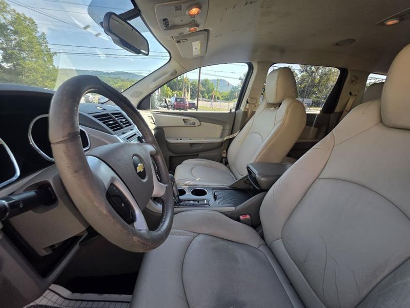 Chevrolet Traverse 2LT FWD 2012