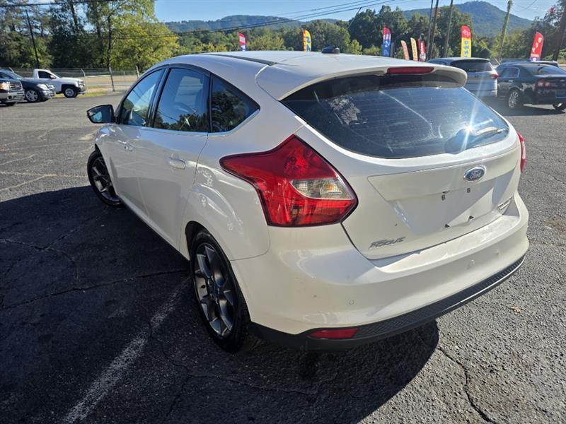 Ford Focus Titanium Hatch 2014