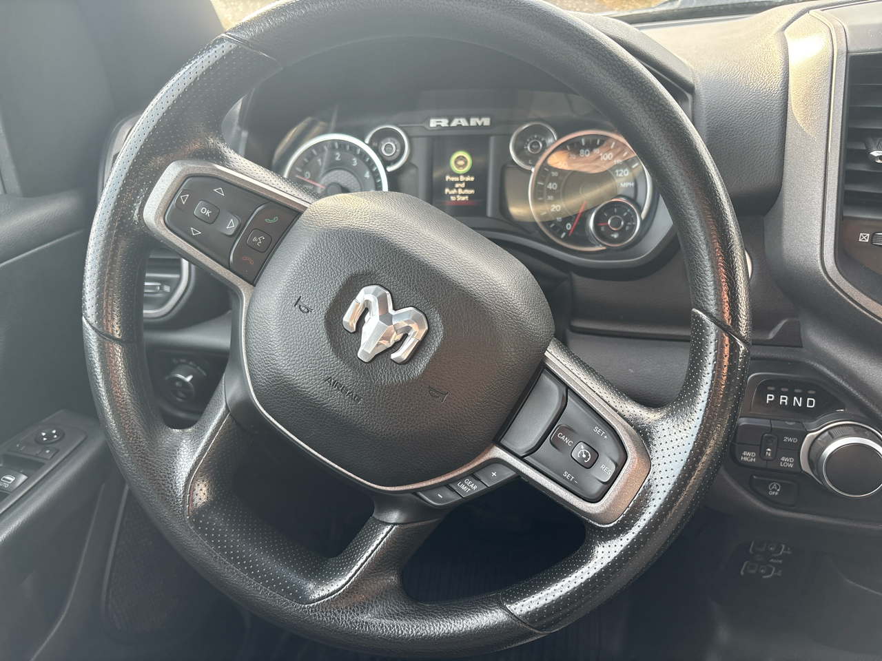 RAM 1500 Tradesman 4x4 Crew Cab 6'4" Box 2021