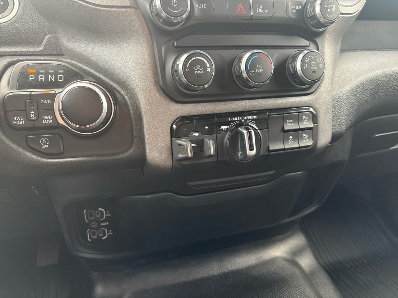 RAM 1500 Tradesman 4x4 Crew Cab 6'4" Box 2021