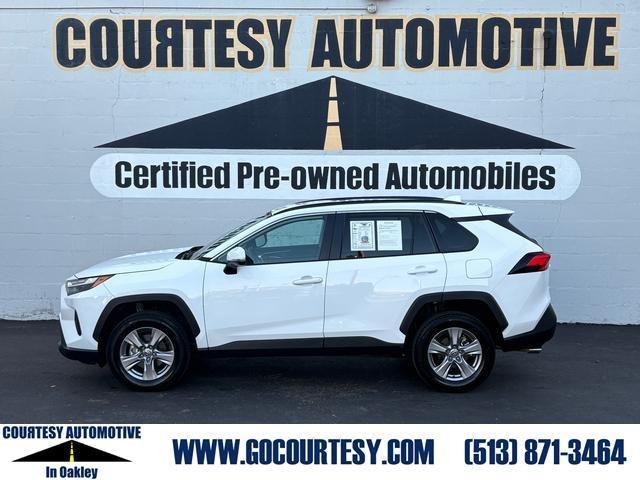 2024 Toyota RAV4 XLE's photo