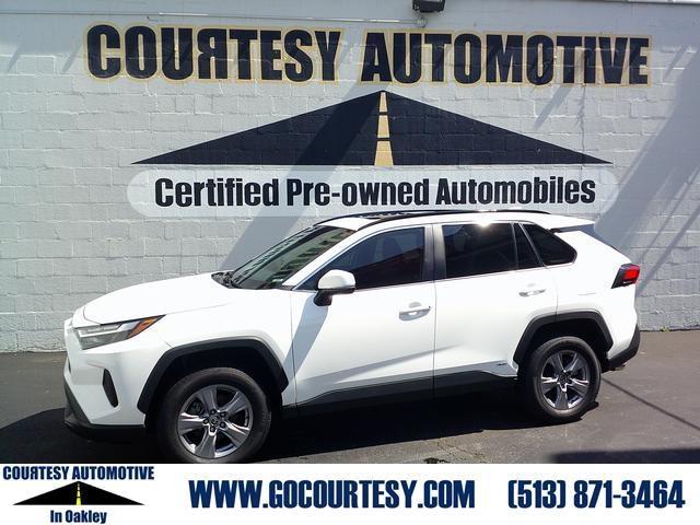 2022 Toyota RAV4 XLE's photo