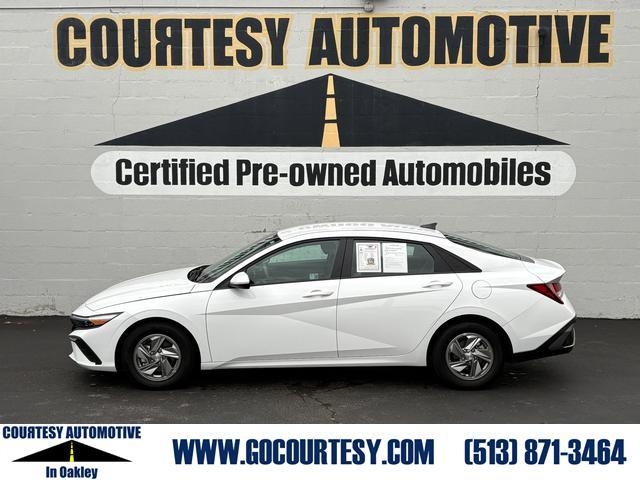 2025 Hyundai Elantra SE IVT