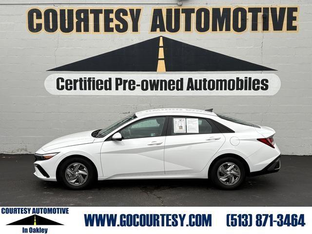 2025 Hyundai Elantra SE IVT