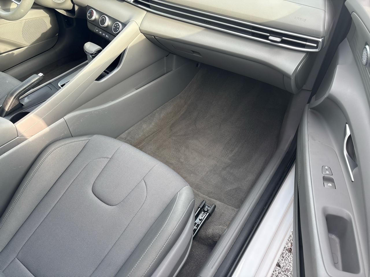 Hyundai Elantra SE IVT 2025