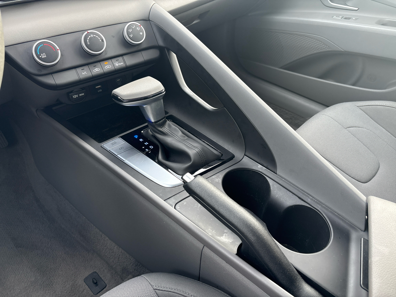 Hyundai Elantra SE IVT 2025