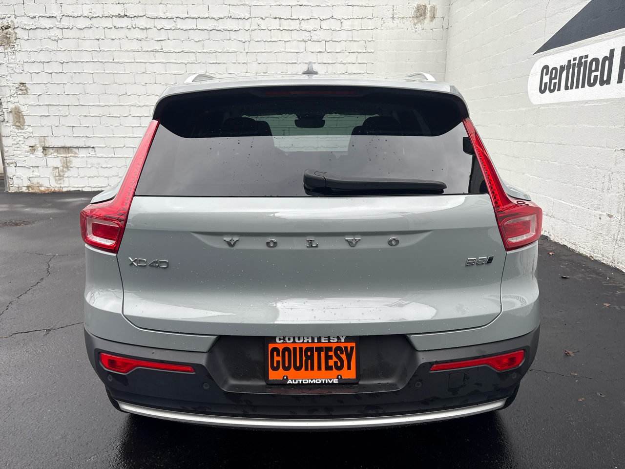 Volvo XC40 B5 AWD Plus Bright Theme 2024