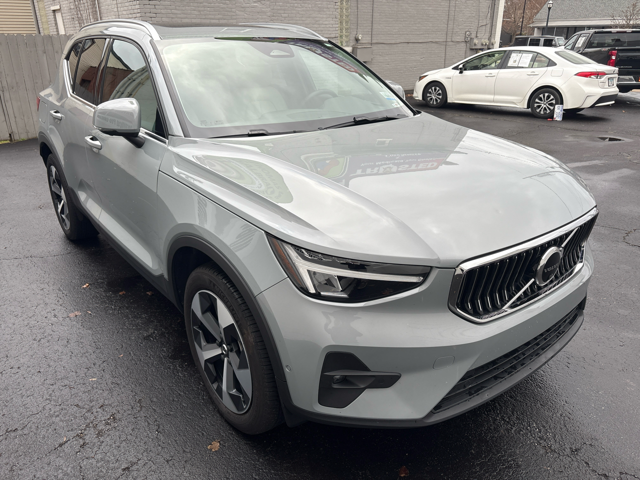 Volvo XC40 B5 AWD Plus Bright Theme 2024