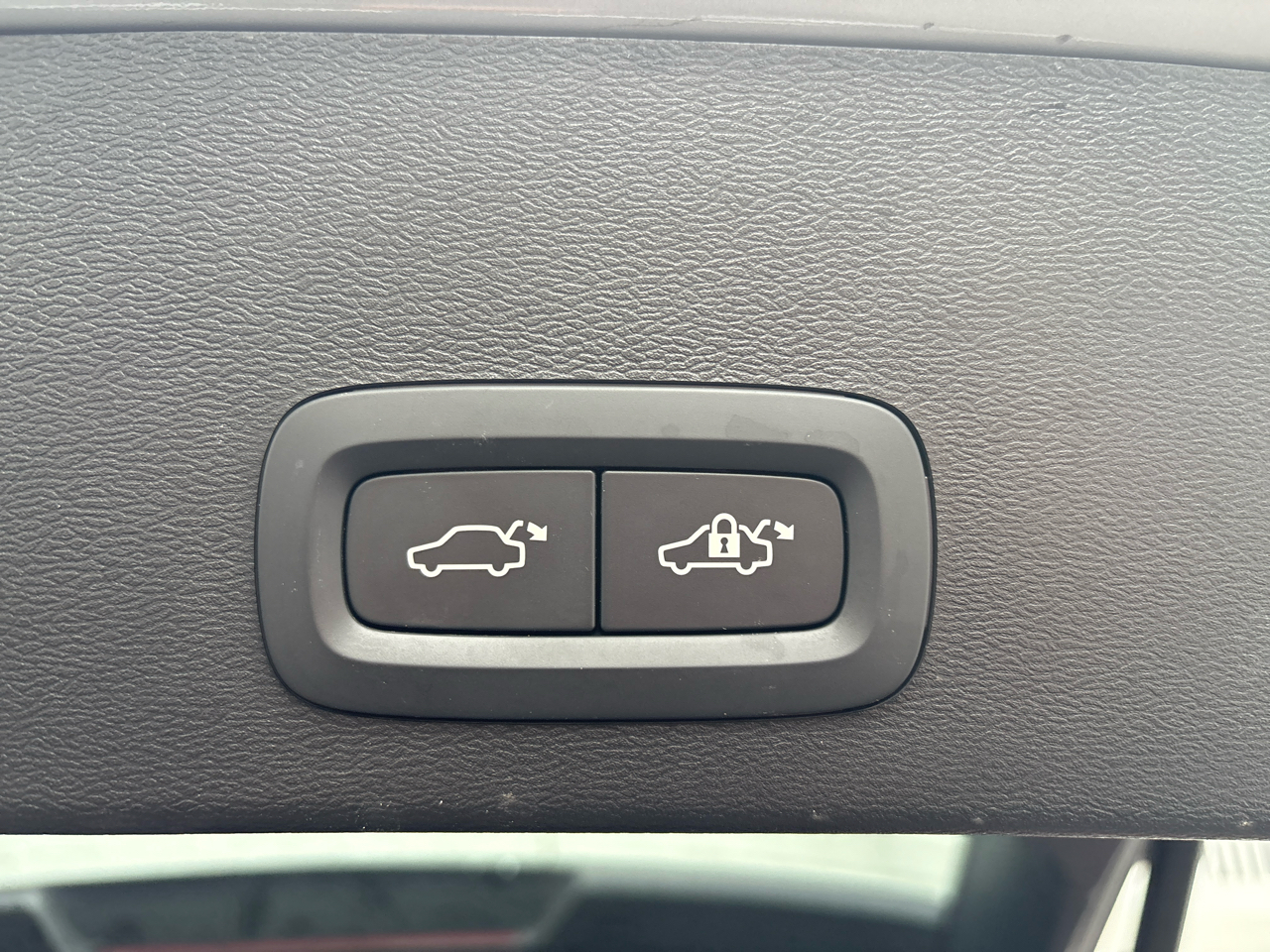 Volvo XC40 B5 AWD Plus Bright Theme 2024