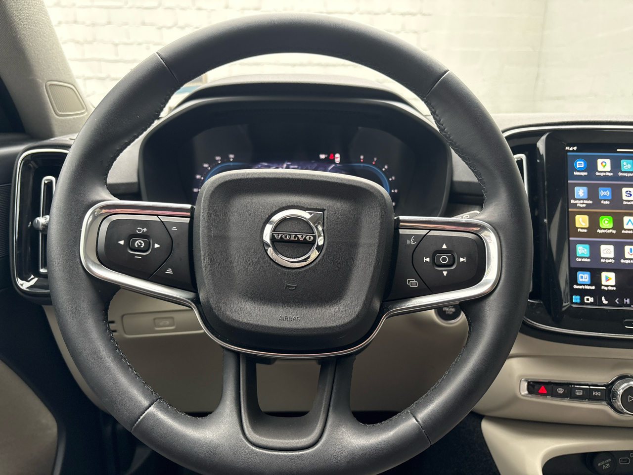 Volvo XC40 B5 AWD Plus Bright Theme 2024