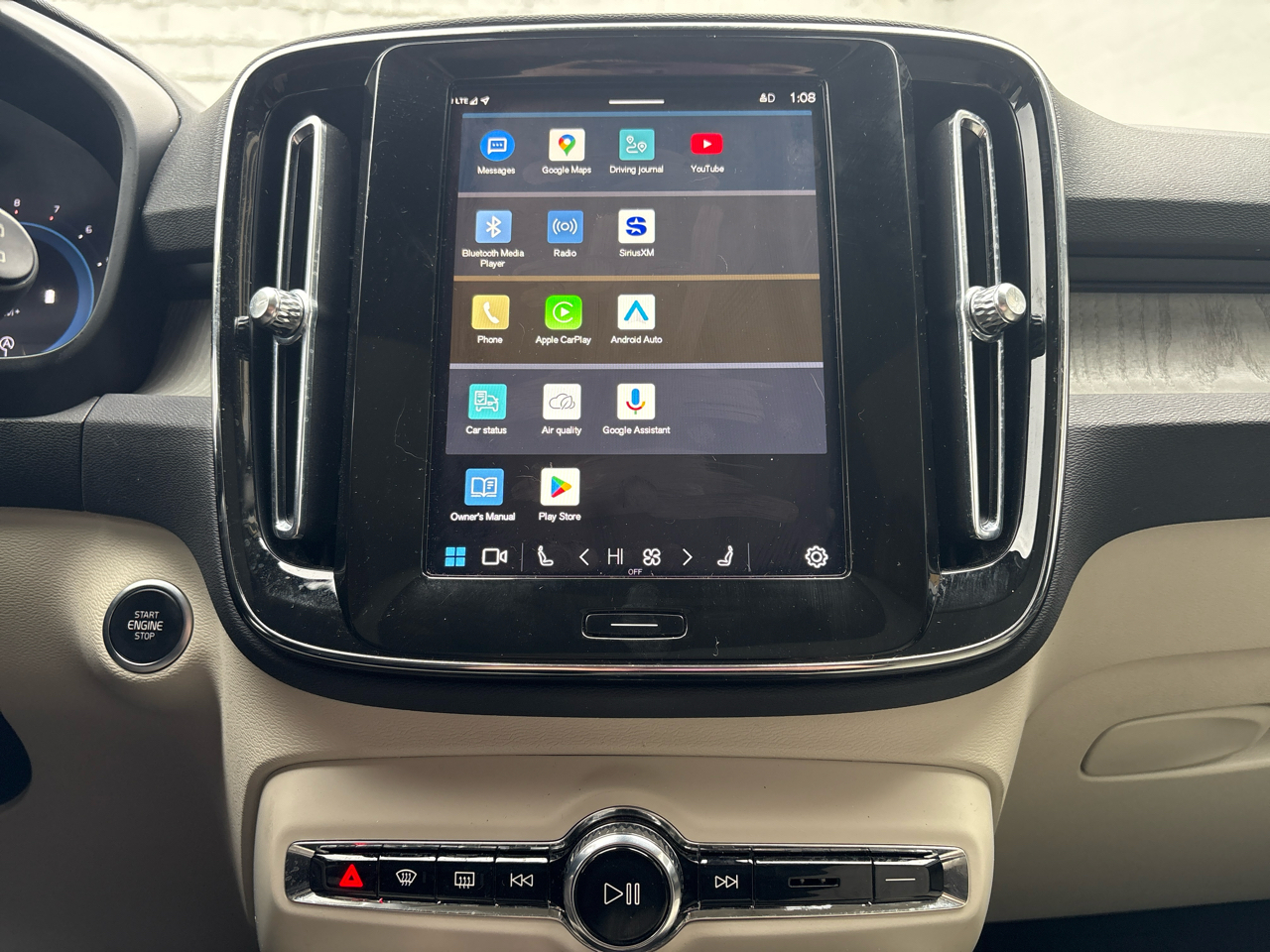 Volvo XC40 B5 AWD Plus Bright Theme 2024