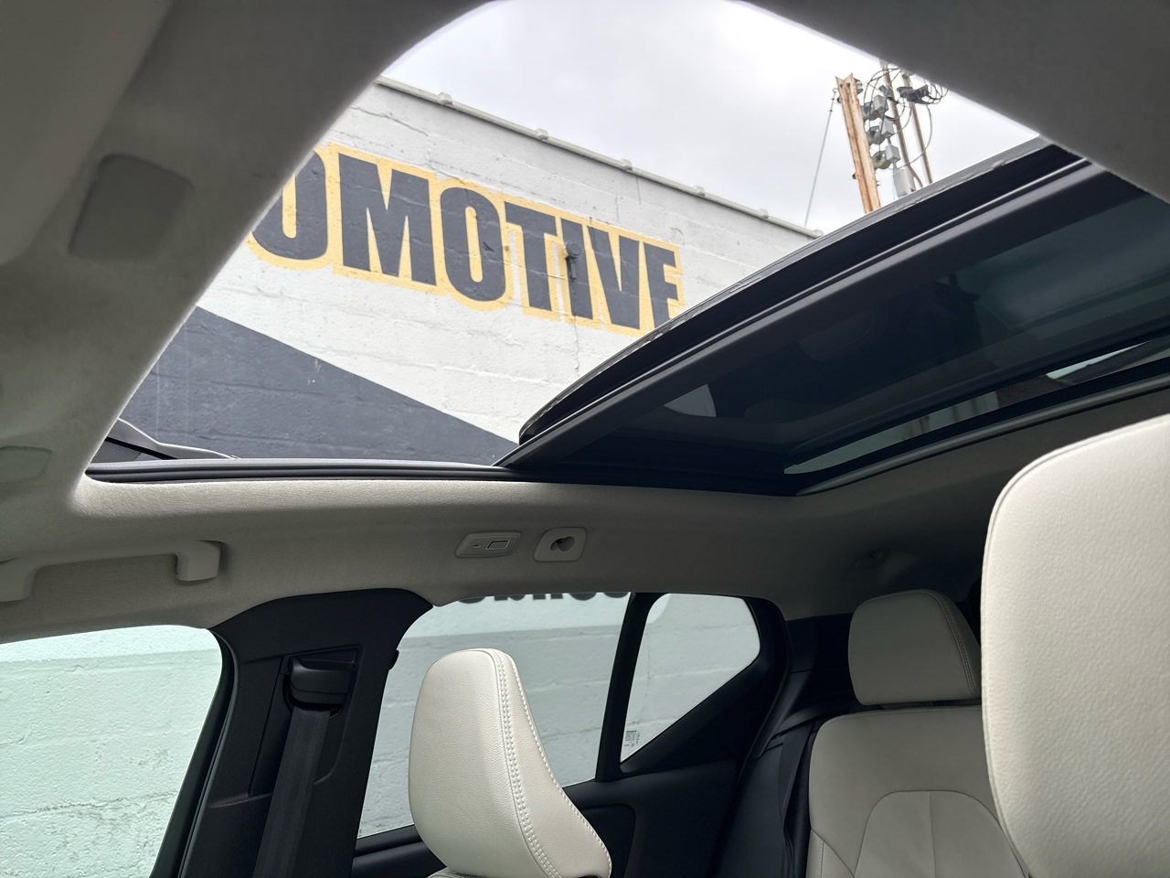 Volvo XC40 B5 AWD Plus Bright Theme 2024
