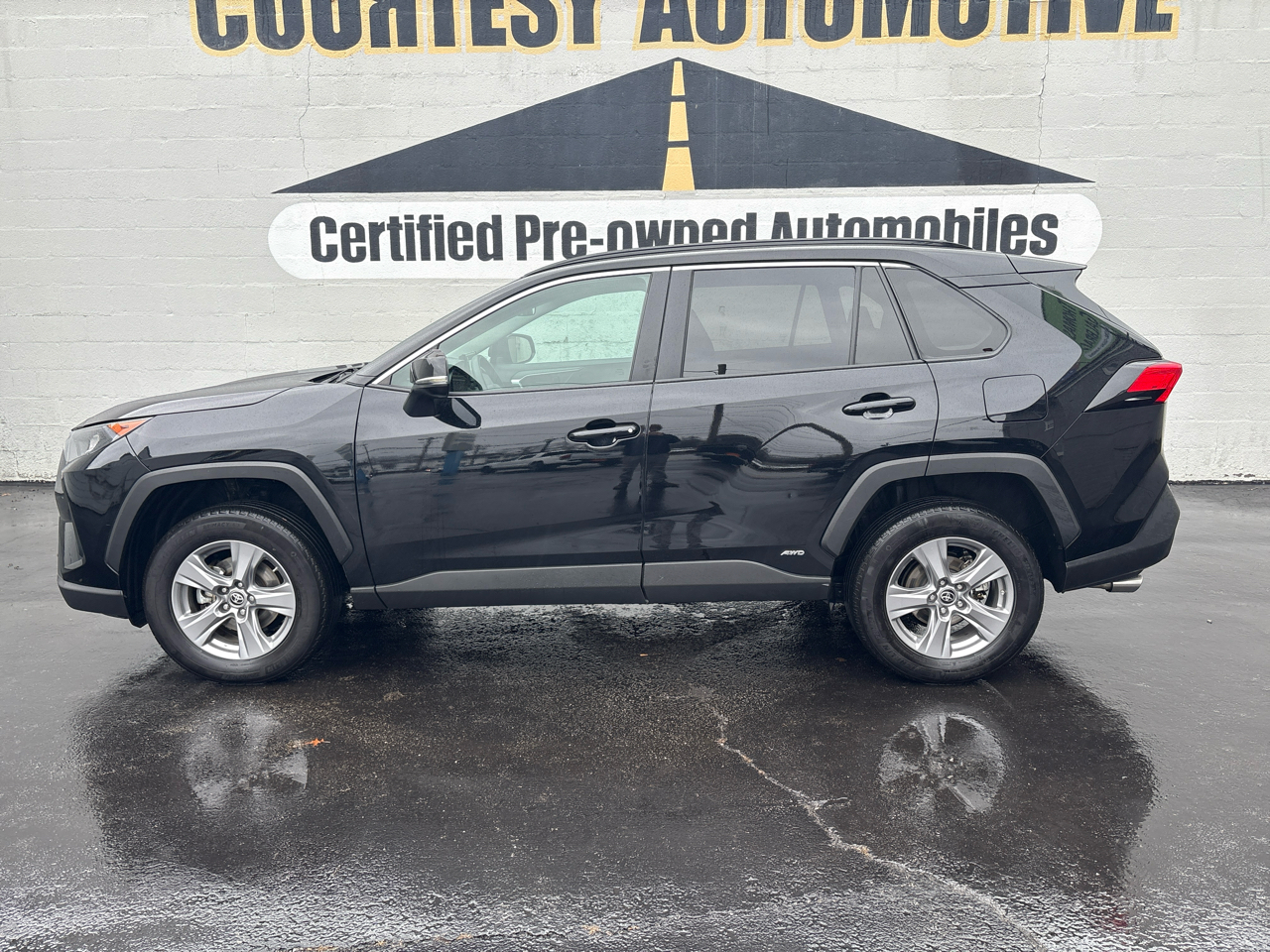 Toyota RAV4 Hybrid LE AWD (Natl) 2022