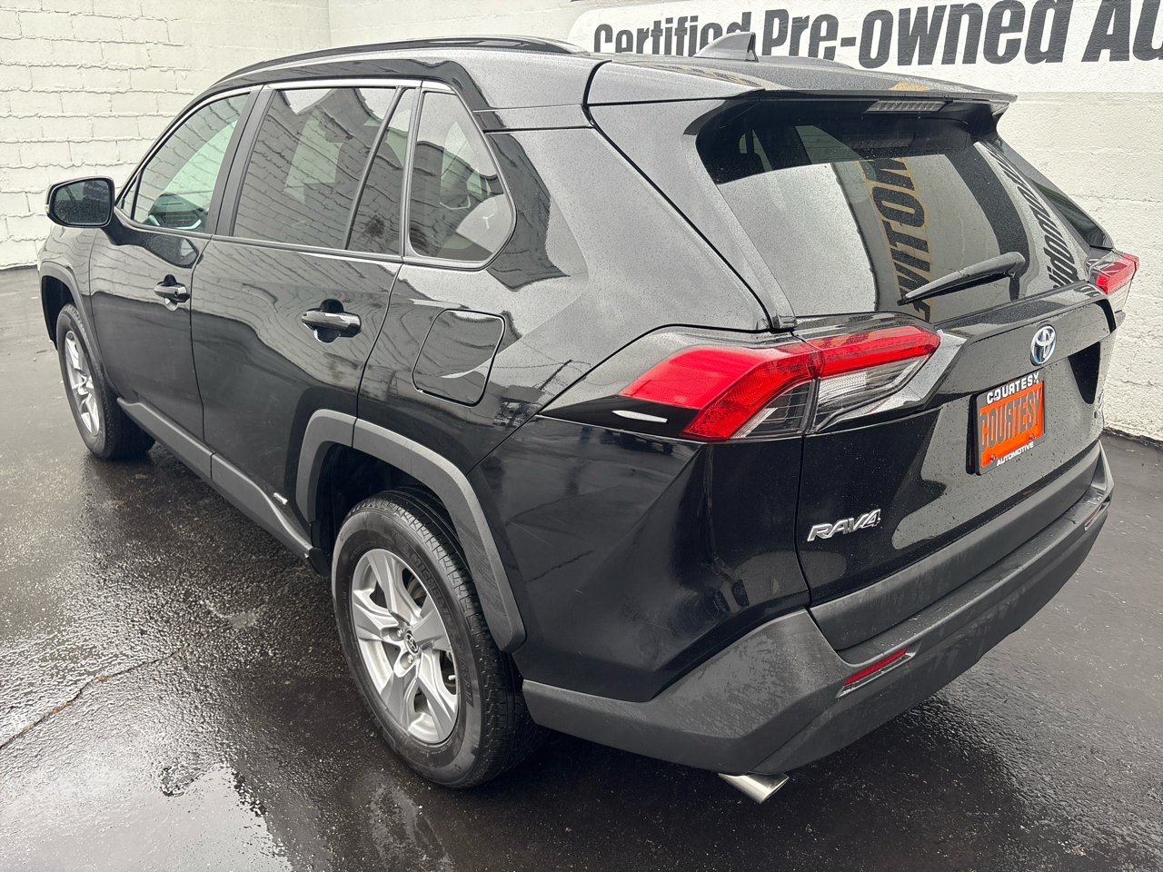 Toyota RAV4 Hybrid LE AWD (Natl) 2022
