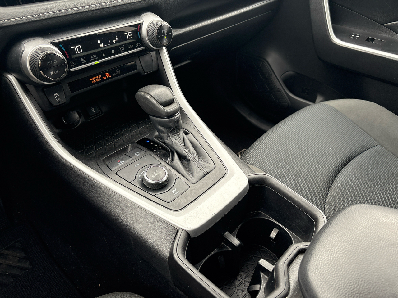 Toyota RAV4 Hybrid LE AWD (Natl) 2022