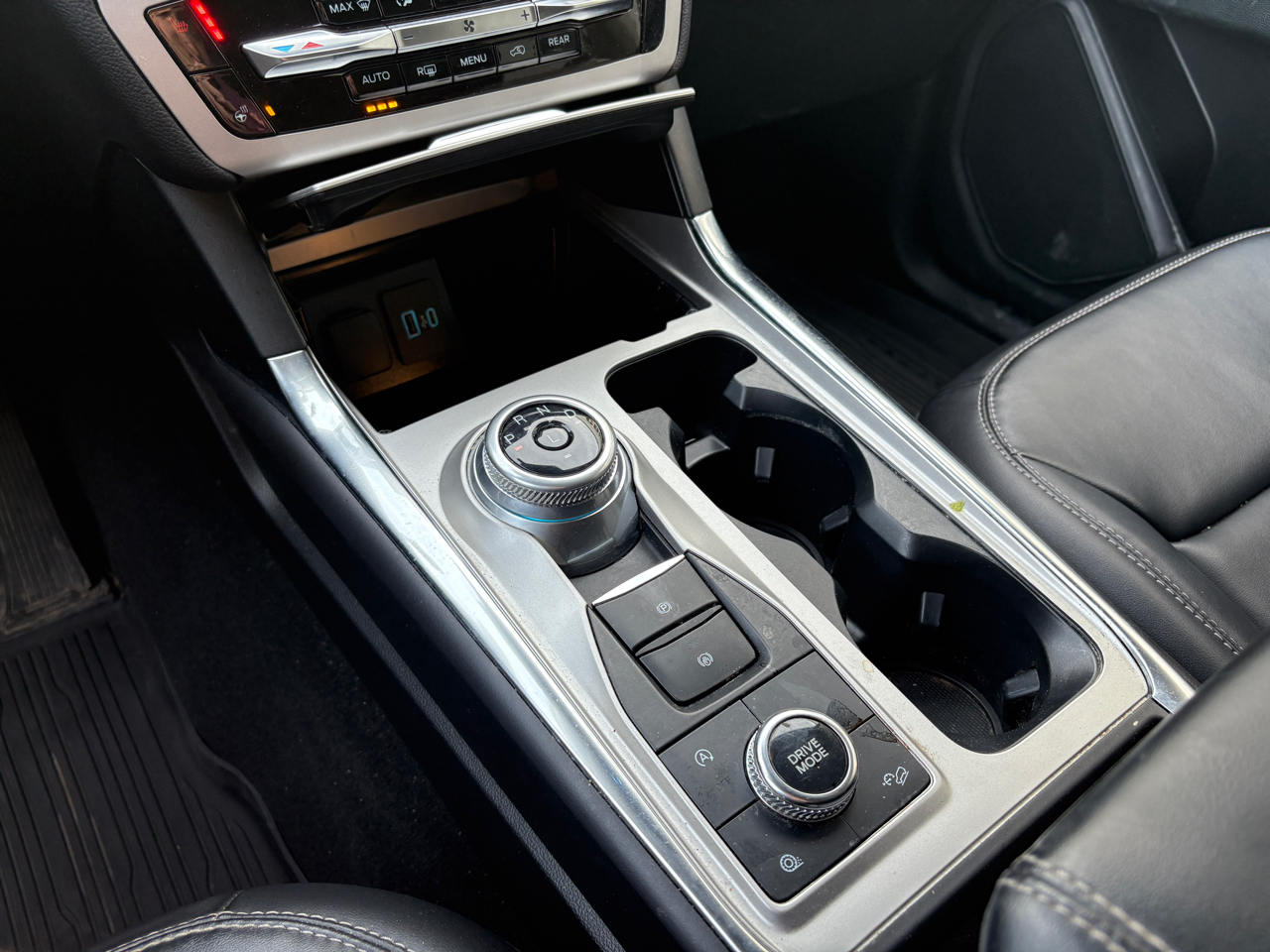 Ford Explorer XLT 4WD 2023