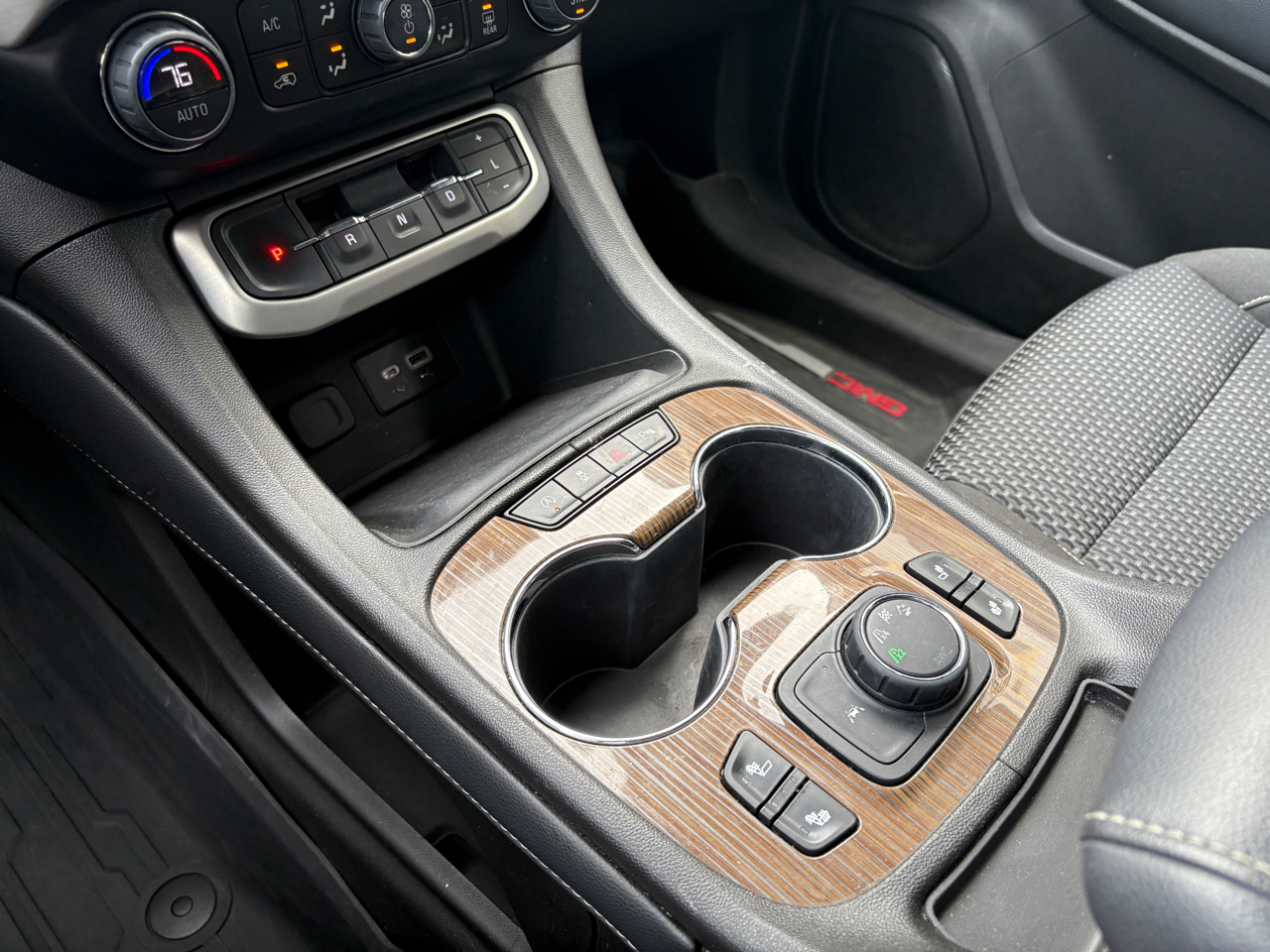 GMC Acadia AWD 4dr SLE 2023