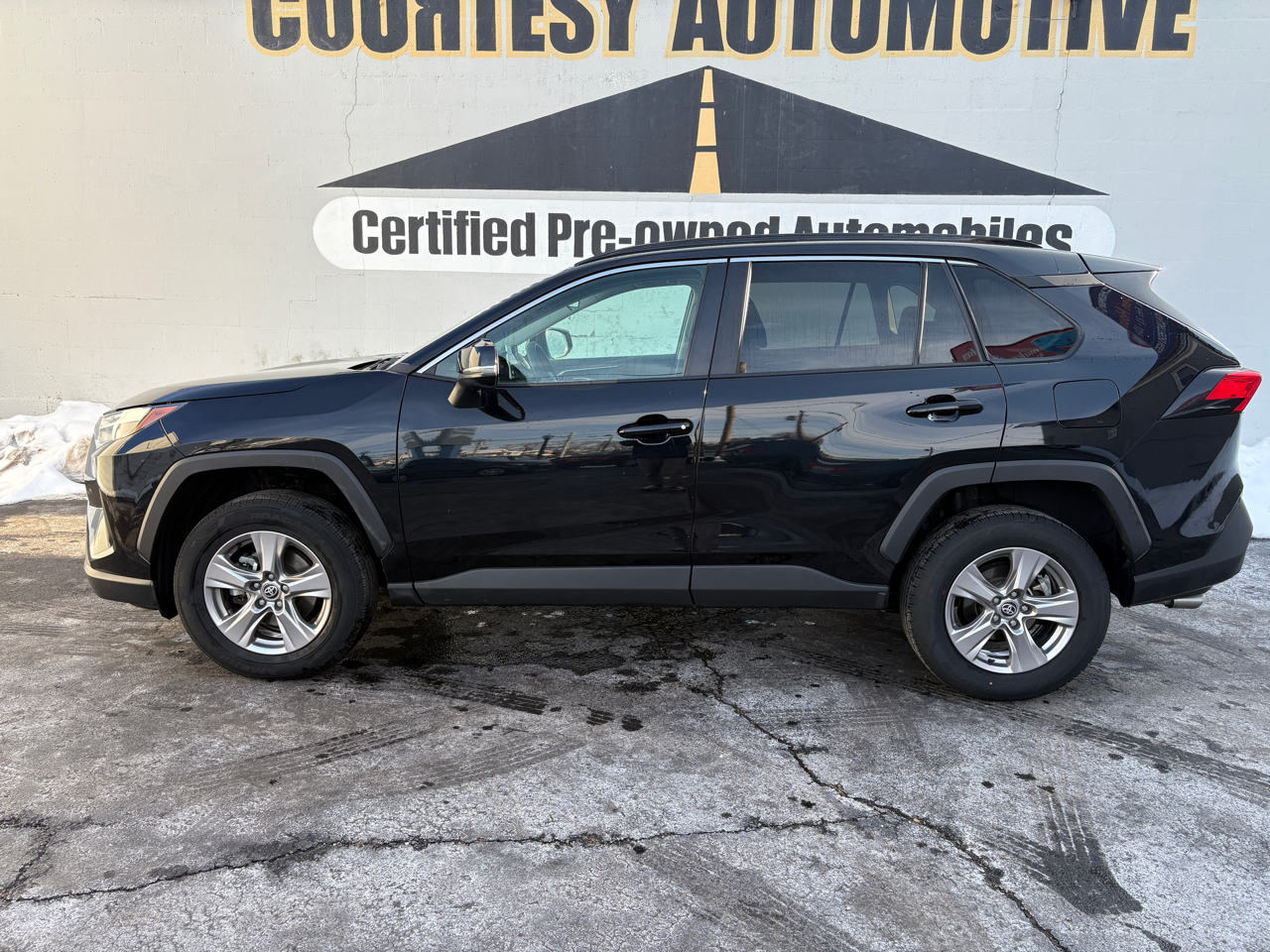 Toyota RAV4 XLE AWD (Natl) 2024