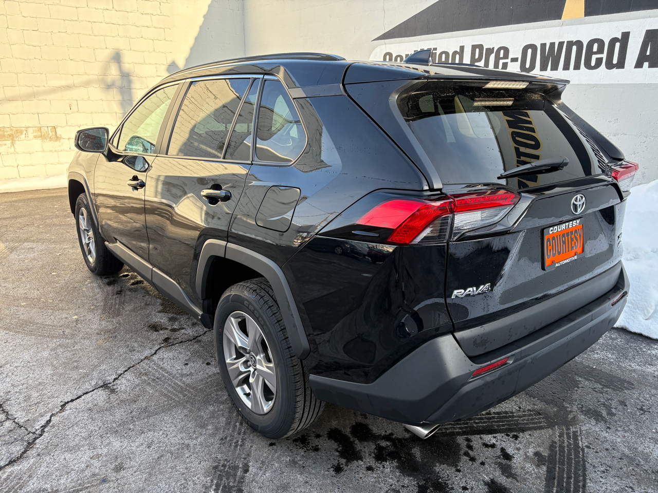 Toyota RAV4 XLE AWD (Natl) 2024