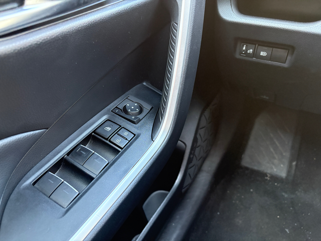 Toyota RAV4 XLE AWD (Natl) 2024