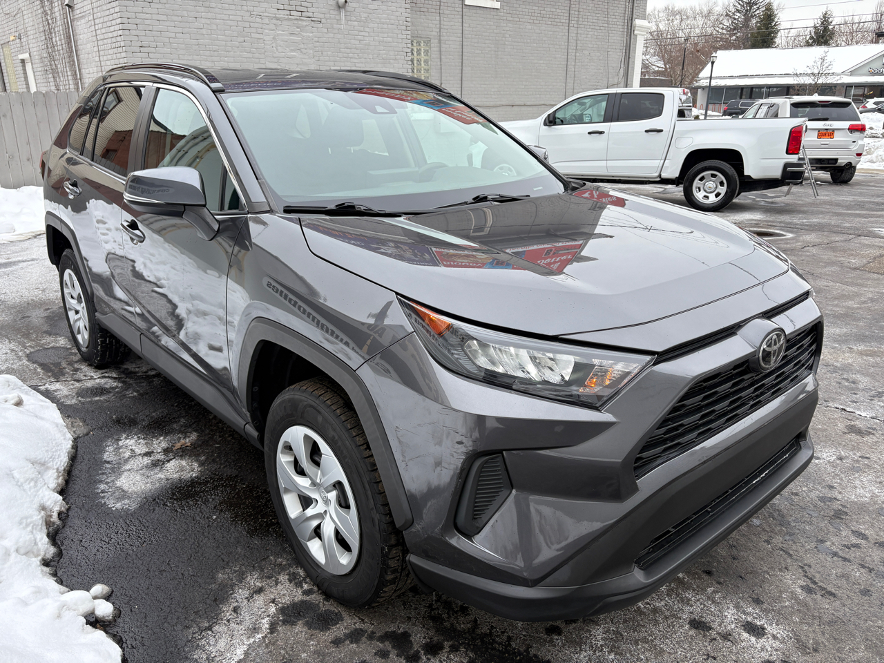 Toyota RAV4 LE FWD (Natl) 2021