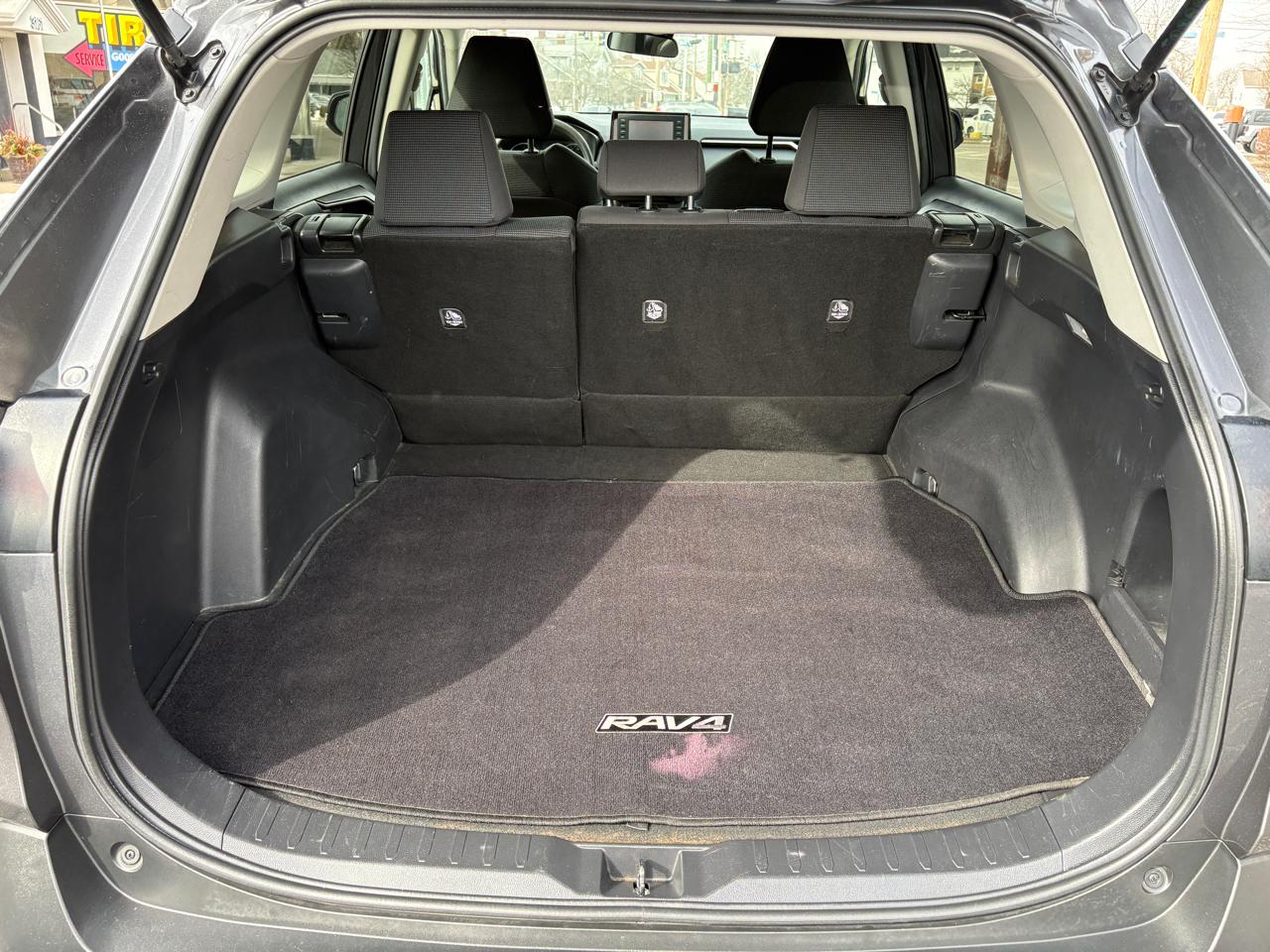 Toyota RAV4 LE FWD (Natl) 2021