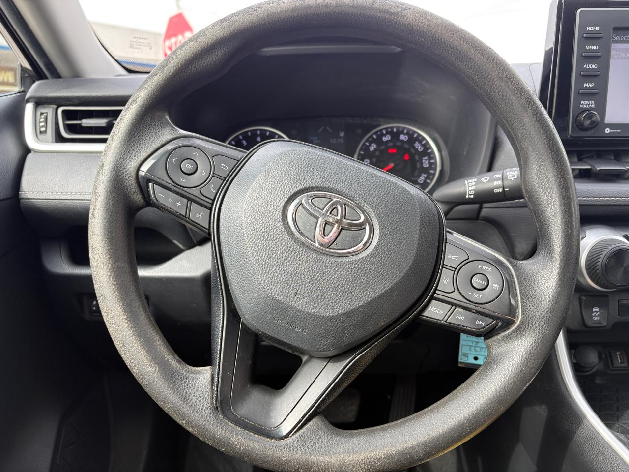 Toyota RAV4 LE FWD (Natl) 2021