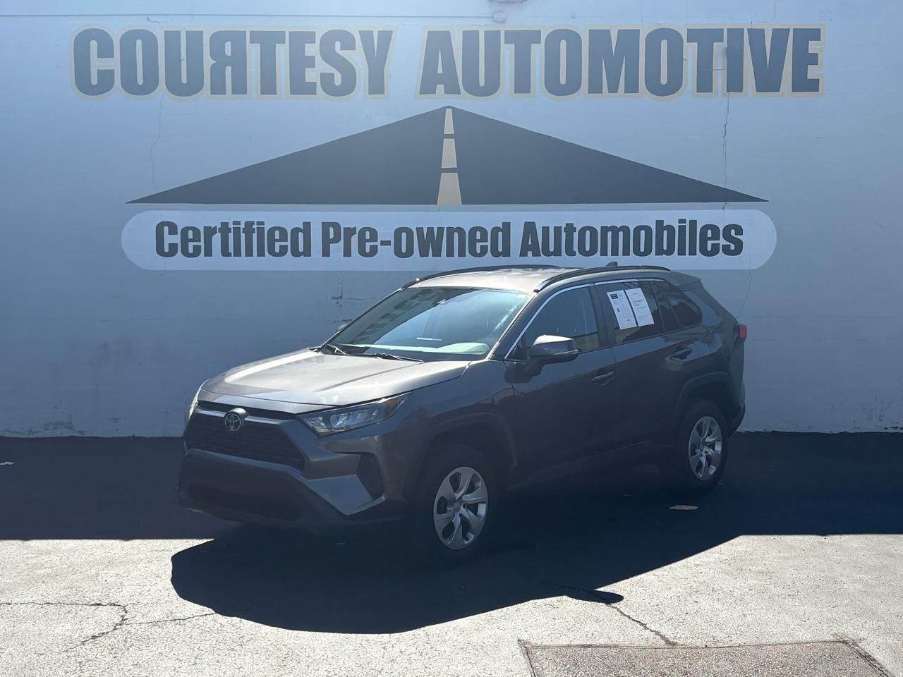 Toyota RAV4 LE FWD (Natl) 2021