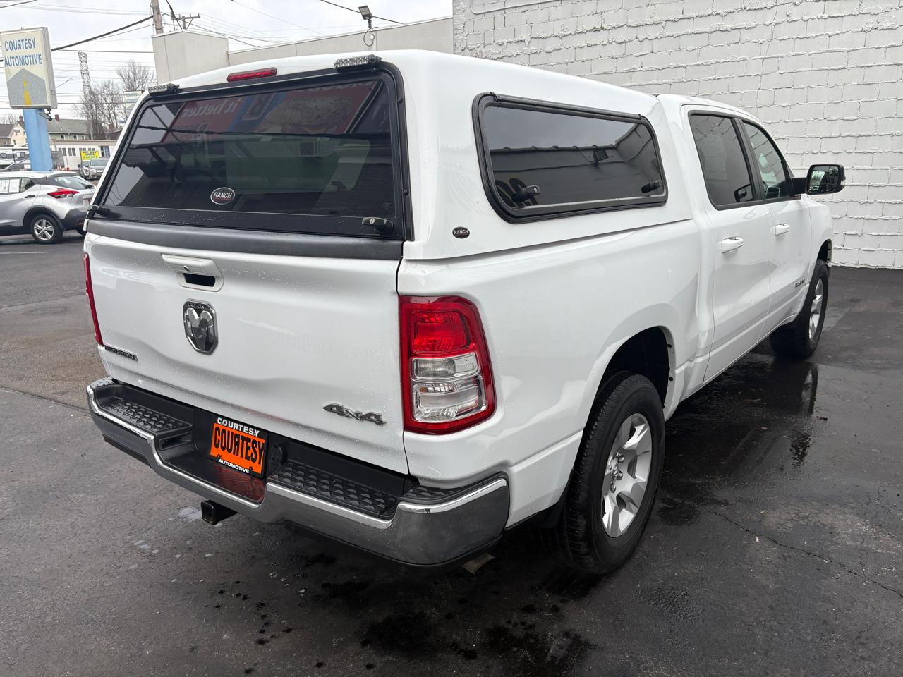 RAM 1500 Big Horn 4x4 Crew Cab 5'7" Box 2022