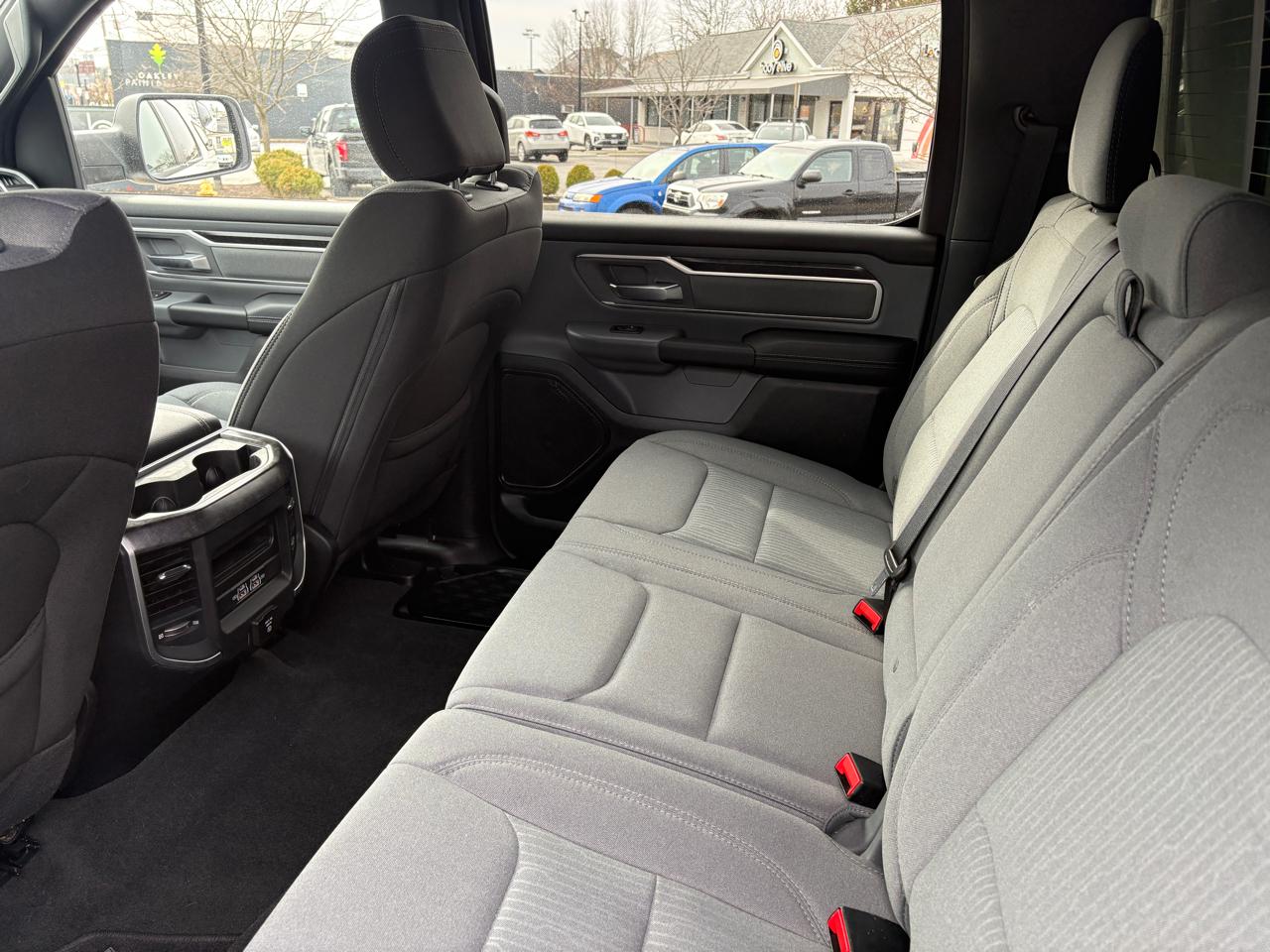 RAM 1500 Big Horn 4x4 Crew Cab 5'7" Box 2022