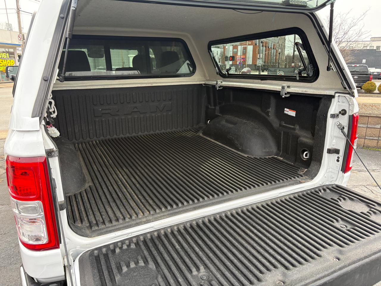 RAM 1500 Big Horn 4x4 Crew Cab 5'7" Box 2022