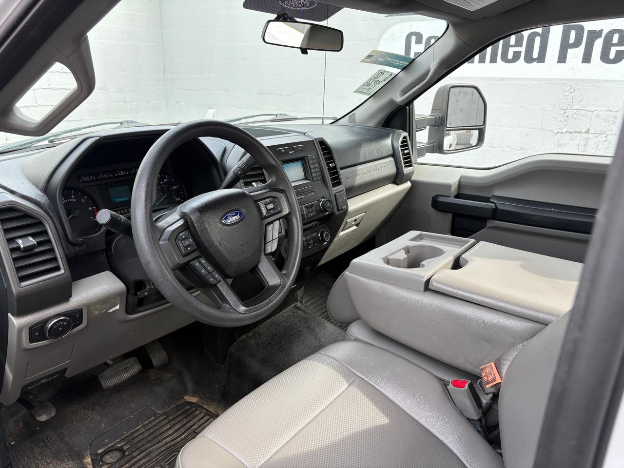 Ford Super Duty F-250 SRW XLT 2WD Reg Cab 8' Box 2017