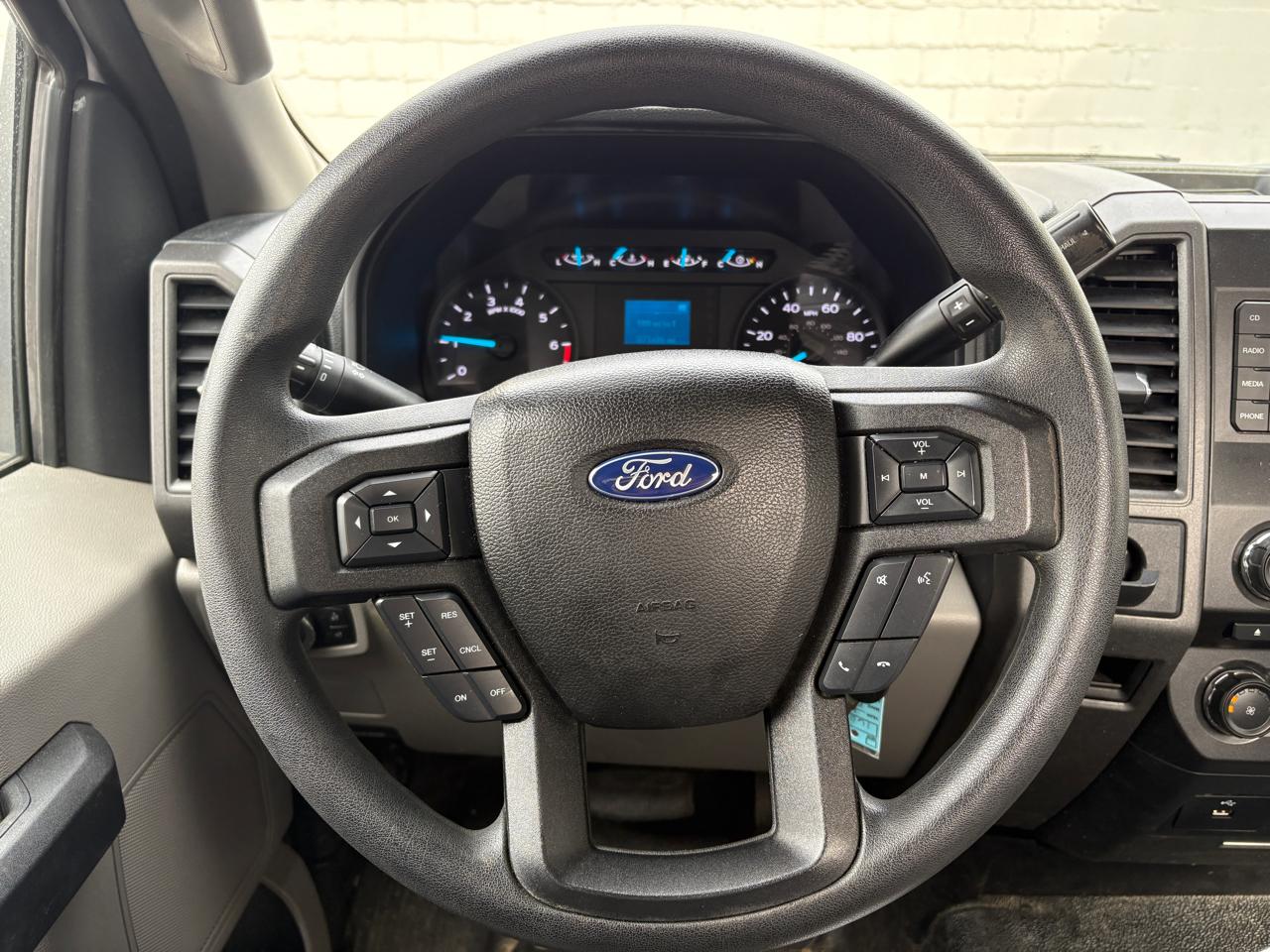 Ford Super Duty F-250 SRW XLT 2WD Reg Cab 8' Box 2017