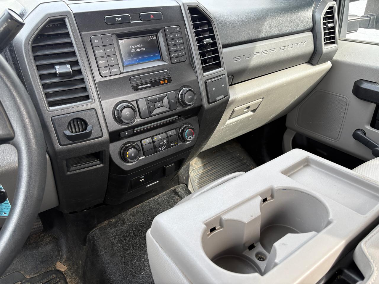 Ford Super Duty F-250 SRW XLT 2WD Reg Cab 8' Box 2017