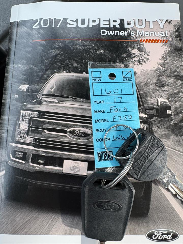 Ford Super Duty F-250 SRW XLT 2WD Reg Cab 8' Box 2017