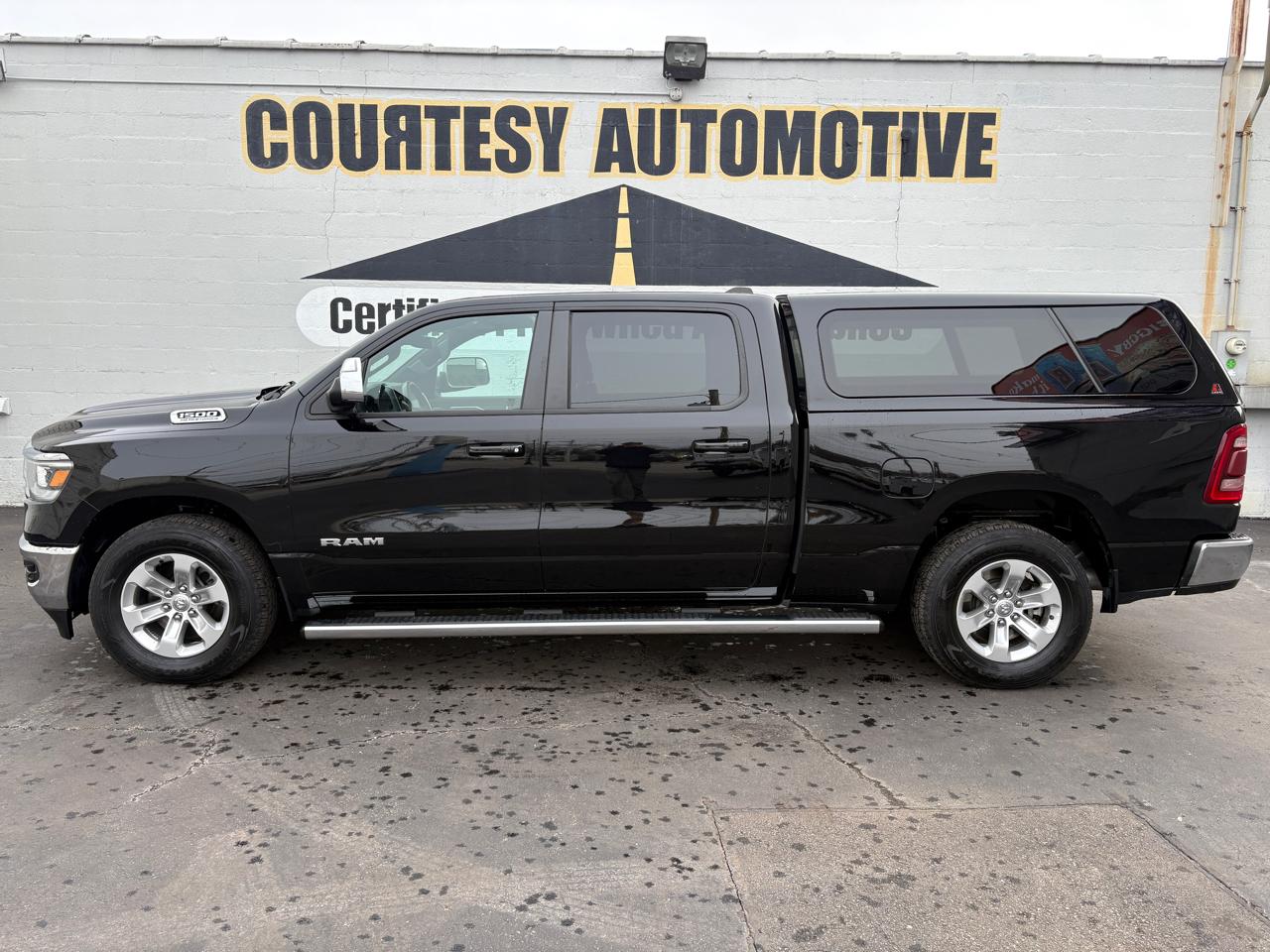RAM 1500 Laramie 4x4 Crew Cab 6'4" Box 2023