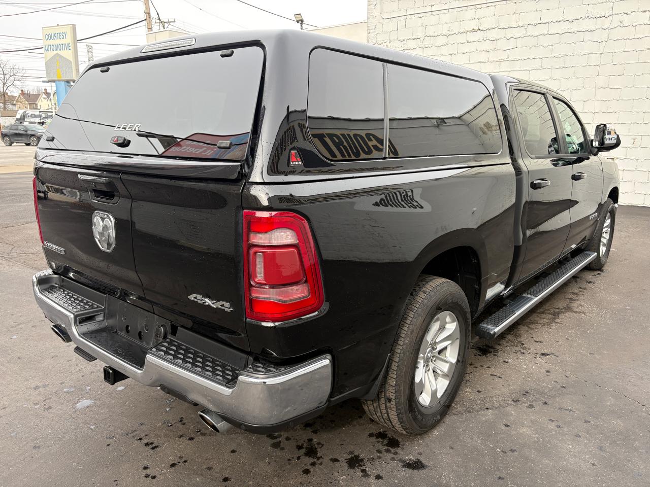 RAM 1500 Laramie 4x4 Crew Cab 6'4" Box 2023