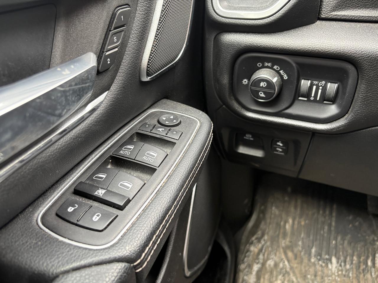 RAM 1500 Laramie 4x4 Crew Cab 6'4" Box 2023