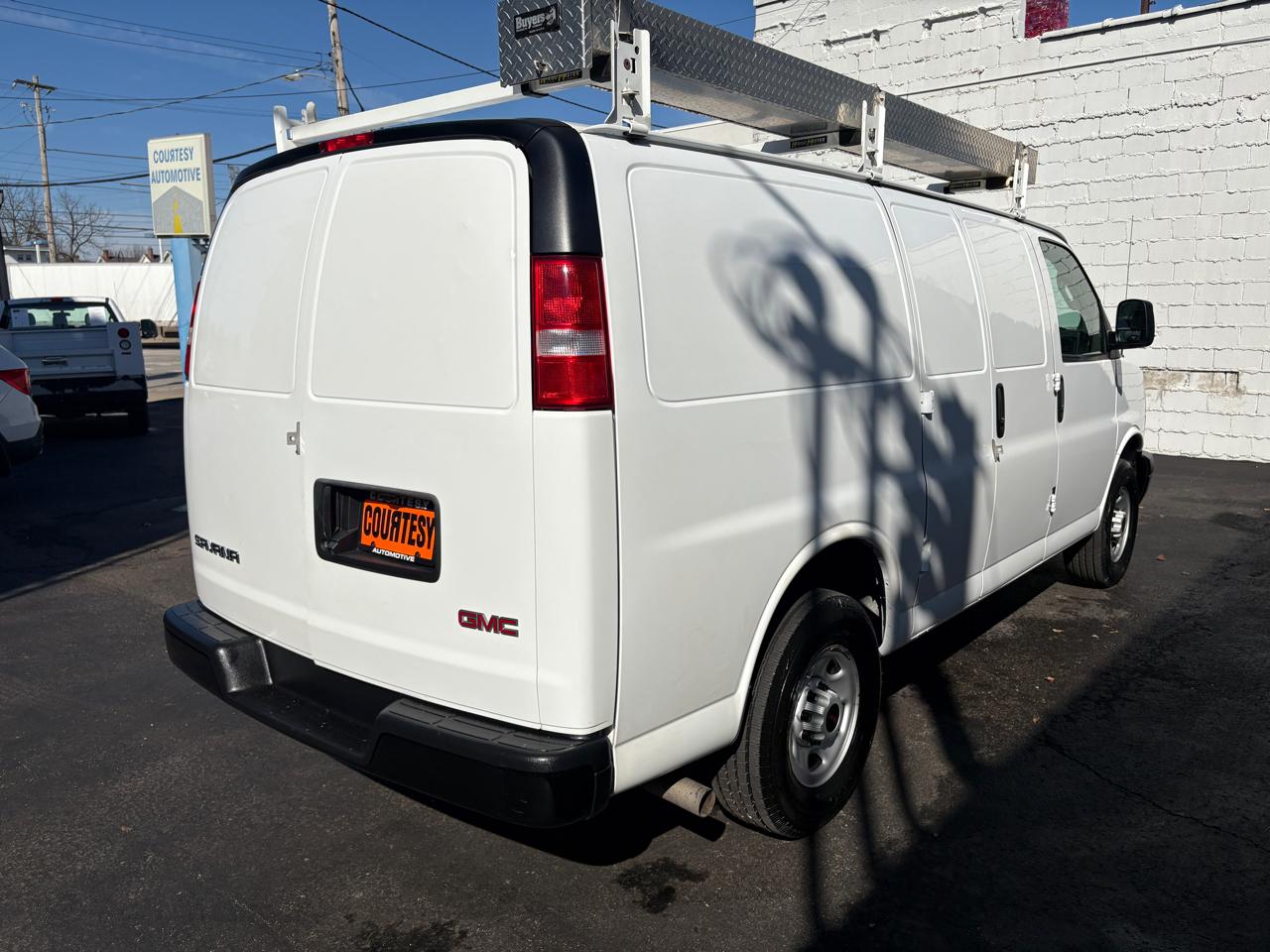 GMC Savana Cargo Van RWD 2500 135" 2023