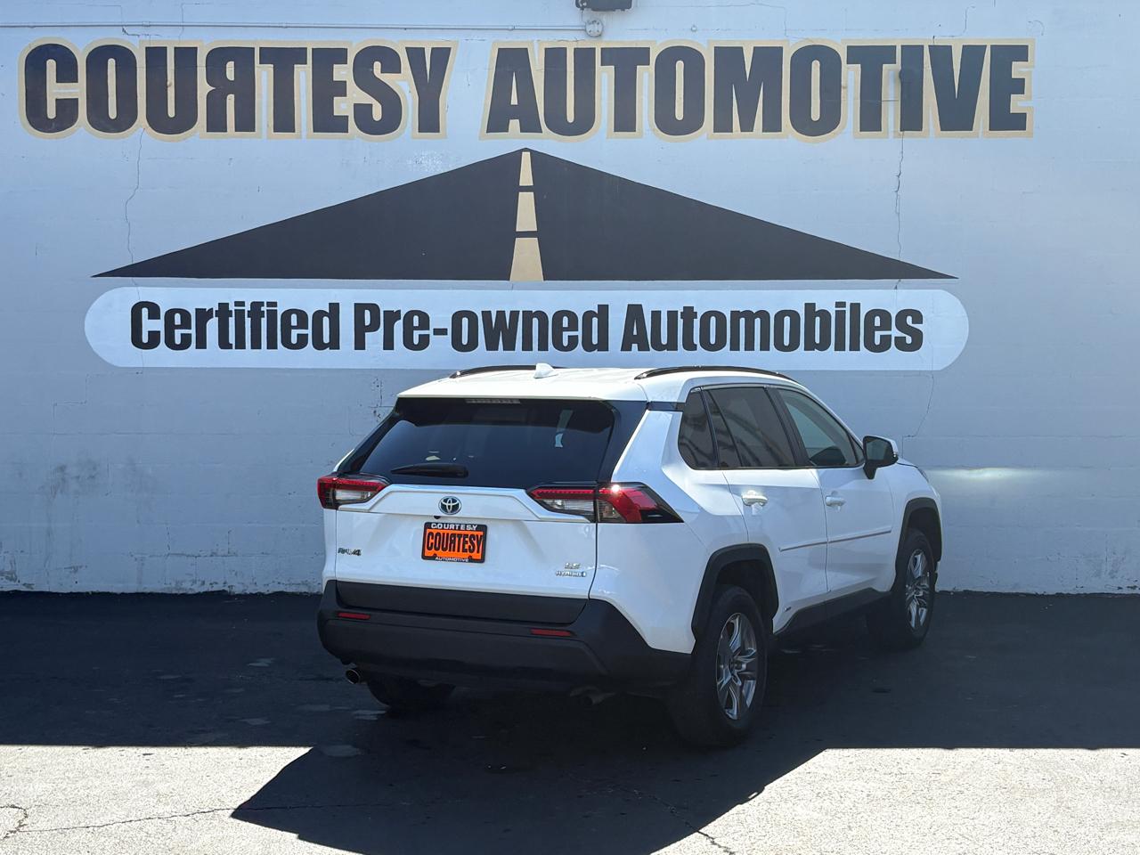 Toyota RAV4 Hybrid LE AWD (Natl) 2024