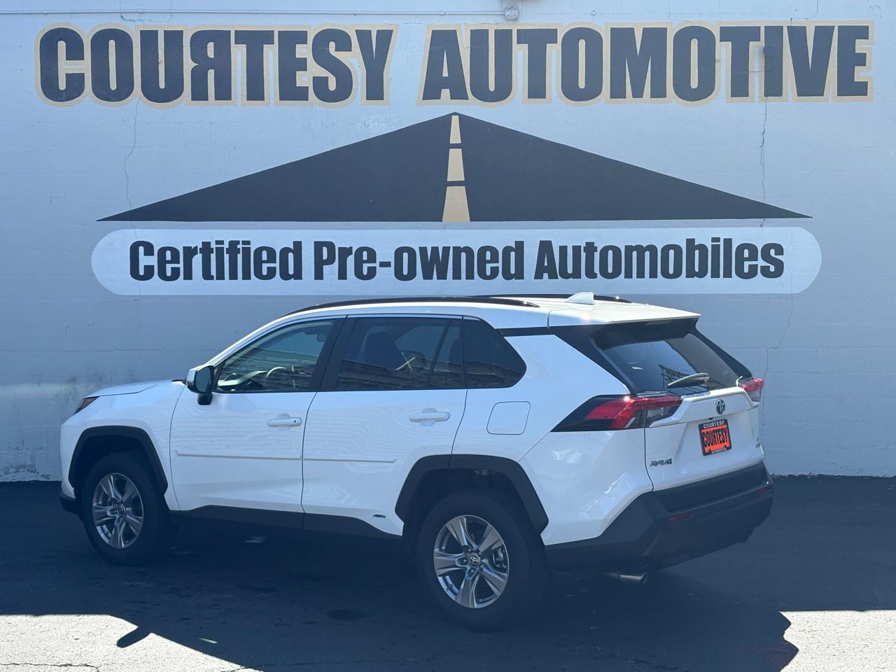 Toyota RAV4 Hybrid LE AWD (Natl) 2024