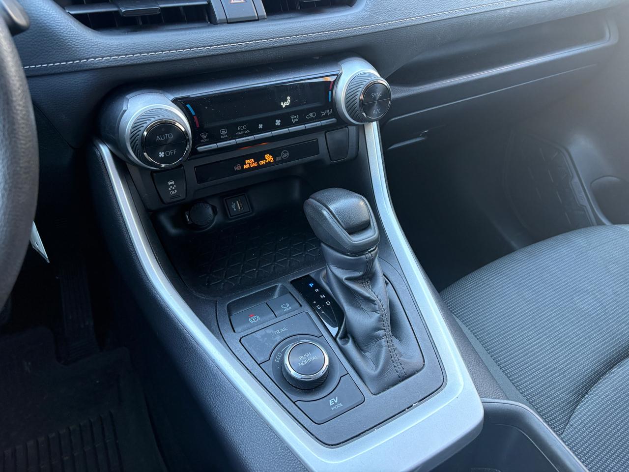 Toyota RAV4 Hybrid LE AWD (Natl) 2024